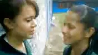 Loira lasciva com pi ...