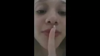 Mulher de seios atra ...