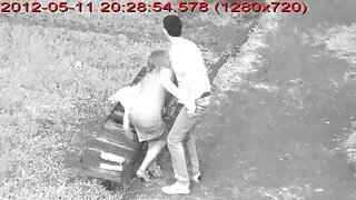 Jovem assistir vídeo ...
